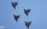 Tiêm kích J-20 Trung Quốc thử nghiệm 'chế độ quái thú' với 14 tên lửa
