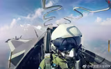 Tiêm kích J-20 Trung Quốc thử nghiệm 'chế độ quái thú' với 14 tên lửa