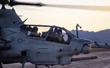 Trực thăng AH-1Z Viper của thủy quân lục chiến Mỹ diễn tập bắn đạn thật trên biển Caribe