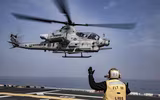 Trực thăng AH-1Z Viper của thủy quân lục chiến Mỹ diễn tập bắn đạn thật trên biển Caribe
