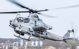 Trực thăng AH-1Z Viper của thủy quân lục chiến Mỹ diễn tập bắn đạn thật trên biển Caribe