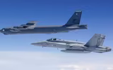 Oanh tạc cơ B52 Mỹ cùng tiêm kích Phần Lan tuần tra sát sườn Nga