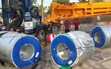 [Ảnh] Kinh hãi những ‘hung thần’ chở cuộn thép lao ào ào trên đường