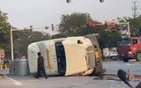 [Ảnh] Kinh hãi những ‘hung thần’ chở cuộn thép lao ào ào trên đường