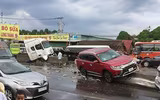 [Ảnh] Kinh hãi những ‘hung thần’ chở cuộn thép lao ào ào trên đường