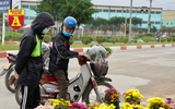 Mộc mạc và đầy sắc màu chợ hoa quê ngày giáp Tết