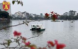 Vừa vui chơi vừa tránh dịch, người Hà Nội đổ đi ‘đạp vịt’ mùng 5 Tết