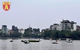 Vừa vui chơi vừa tránh dịch, người Hà Nội đổ đi ‘đạp vịt’ mùng 5 Tết