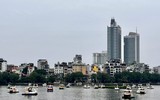 Vừa vui chơi vừa tránh dịch, người Hà Nội đổ đi ‘đạp vịt’ mùng 5 Tết