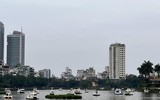 Vừa vui chơi vừa tránh dịch, người Hà Nội đổ đi ‘đạp vịt’ mùng 5 Tết