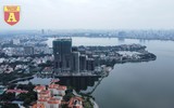 Toàn cảnh công trình xây dựng lừng lững nằm trên khu đất ‘kim cương’ sát mép hồ Tây