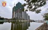 Toàn cảnh công trình xây dựng lừng lững nằm trên khu đất ‘kim cương’ sát mép hồ Tây