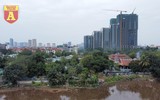 Toàn cảnh công trình xây dựng lừng lững nằm trên khu đất ‘kim cương’ sát mép hồ Tây