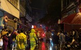 Những hình ảnh xúc động về người lính cứu hỏa cứu người tại đám cháy có nhiều bình khí gas ở Đan Phượng