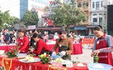 Rộn ràng hương vị Tết, thi gói bánh chưng làng Vân, huyện Hiệp Hòa