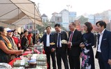 Rộn ràng hương vị Tết, thi gói bánh chưng làng Vân, huyện Hiệp Hòa