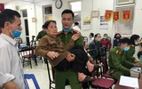 Hình ảnh đẹp về tình quân dân trong những ngày làm thẻ căn cước công dân gắn chip 