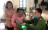 Hình ảnh đẹp về tình quân dân trong những ngày làm thẻ căn cước công dân gắn chip 