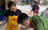 Những hình ảnh trước khi thực hiện quy định 'hàng ăn chỉ bán mang về', gội đầu, cắt tóc ngừng hoạt động