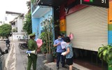 Những hình ảnh trước khi thực hiện quy định 'hàng ăn chỉ bán mang về', gội đầu, cắt tóc ngừng hoạt động