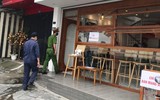 Những hình ảnh trước khi thực hiện quy định 'hàng ăn chỉ bán mang về', gội đầu, cắt tóc ngừng hoạt động