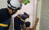 Thót tim giải cứu bé trai mắc kẹt hơn 1 ngày đêm tại khe tường bê tông