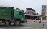 Nhân dân 'canh nóng, cơm dẻo' mang đến chốt trực phòng chống Covid cửa ngõ Thủ đô