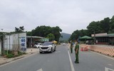 Nhân dân 'canh nóng, cơm dẻo' mang đến chốt trực phòng chống Covid cửa ngõ Thủ đô