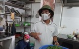 Nhân dân 'canh nóng, cơm dẻo' mang đến chốt trực phòng chống Covid cửa ngõ Thủ đô