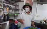 Nhân dân 'canh nóng, cơm dẻo' mang đến chốt trực phòng chống Covid cửa ngõ Thủ đô