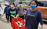 Nhân dân 'canh nóng, cơm dẻo' mang đến chốt trực phòng chống Covid cửa ngõ Thủ đô