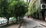 Ven hồ Tây chỉ còn dáng bóng những người làm nhiệm vụ ứng trực
