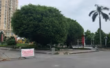 Ven hồ Tây chỉ còn dáng bóng những người làm nhiệm vụ ứng trực