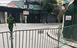 Ven hồ Tây chỉ còn dáng bóng những người làm nhiệm vụ ứng trực