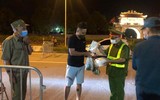 Hình ảnh về đêm ở chốt làm nhiệm vụ phòng chống Covid-19 