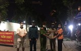 Hình ảnh về đêm ở chốt làm nhiệm vụ phòng chống Covid-19 