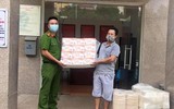 Hình ảnh về đêm ở chốt làm nhiệm vụ phòng chống Covid-19 