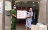 Hình ảnh về đêm ở chốt làm nhiệm vụ phòng chống Covid-19 