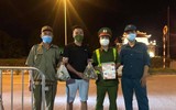 Hình ảnh về đêm ở chốt làm nhiệm vụ phòng chống Covid-19 