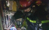 Những hình ảnh trong đêm ở ngôi nhà 4 tầng bị cháy