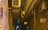 Những hình ảnh trong đêm ở ngôi nhà 4 tầng bị cháy