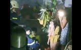 Những hình ảnh trong đêm ở ngôi nhà 4 tầng bị cháy