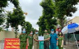Các đoàn thể Công an quận Tây Hồ “tiếp sức” động viên tinh thần các chốt kiểm soát Covid-19