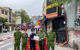 Các đoàn thể Công an quận Tây Hồ “tiếp sức” động viên tinh thần các chốt kiểm soát Covid-19