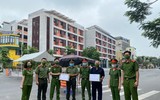 Các đoàn thể Công an quận Tây Hồ “tiếp sức” động viên tinh thần các chốt kiểm soát Covid-19