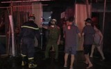 Lực lượng Công an trắng đêm cứu hộ tài sản giúp dân trong vụ cháy ki ốt