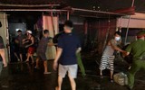 Lực lượng Công an trắng đêm cứu hộ tài sản giúp dân trong vụ cháy ki ốt