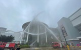 Xe thang chuyên dụng cứu người tại Trung tâm thương mại Aeon Mall Long Biên ở tình huống giả định