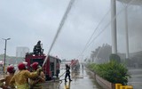 Xe thang chuyên dụng cứu người tại Trung tâm thương mại Aeon Mall Long Biên ở tình huống giả định