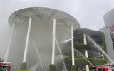 Xe thang chuyên dụng cứu người tại Trung tâm thương mại Aeon Mall Long Biên ở tình huống giả định